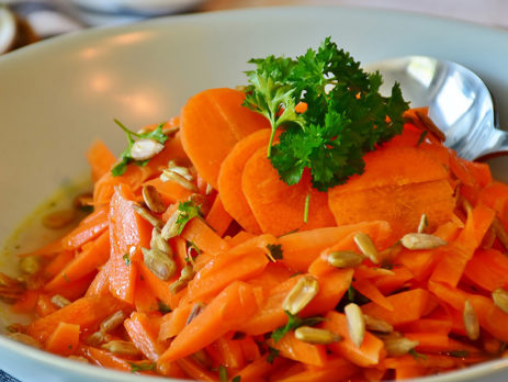 Karottensalat scharf mit Chilli